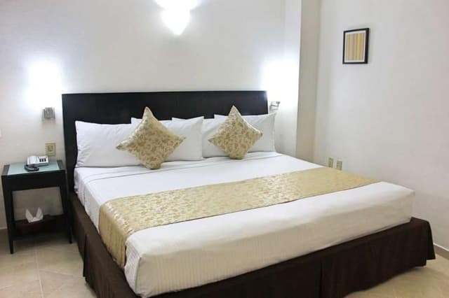 DOUBLE KING SIZE BED