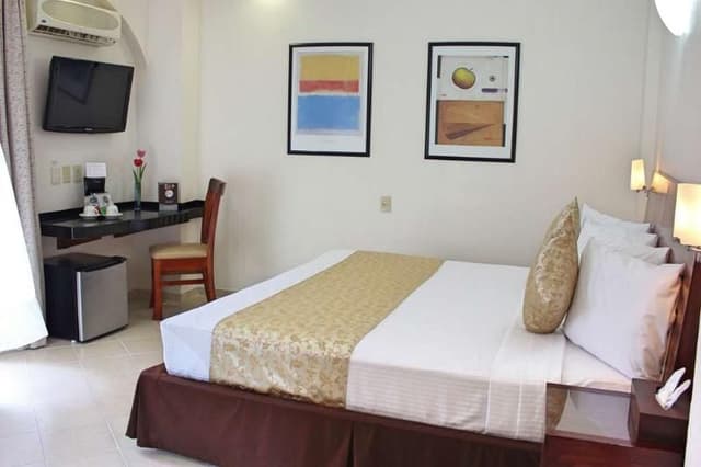 DOUBLE KING SIZE BED