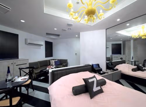 Luxury Queen Suite