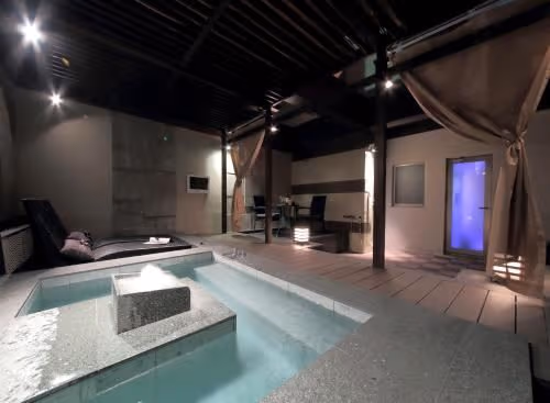 Luxury Queen Suite with Spa Bath
