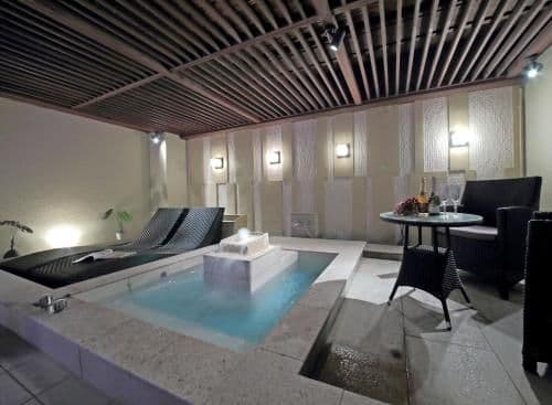 Luxury Queen Suite with Spa Bath