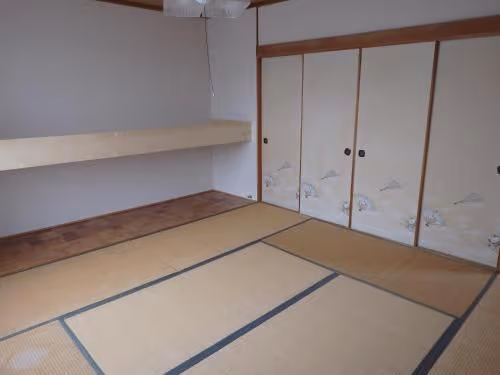 Japanese-Style Family Room with Shared Bathroom