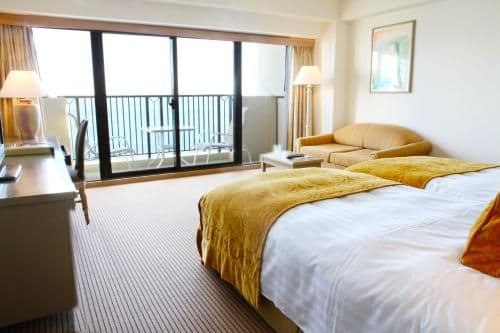 Deluxe Twin Room with Two Extra Beds and Sea View