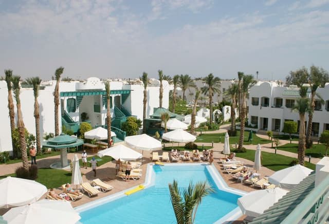SINGLE POOL VIEW