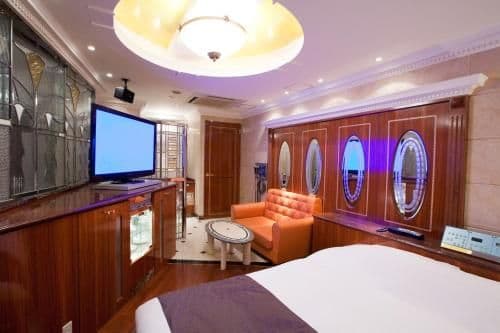 Deluxe Queen Room