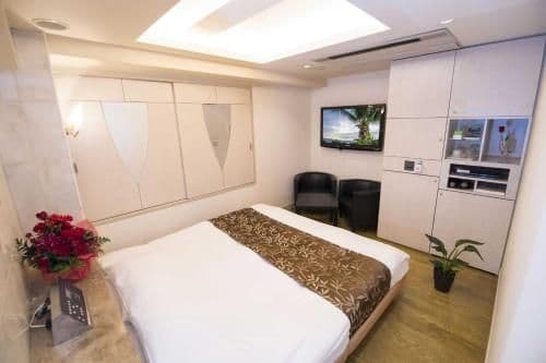 Standard King Room - Check-in at 15:00 - Check-out at 12:00