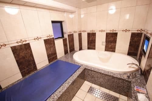 Deluxe King Room - Check-in at 15:00 - Check-out at 12:00