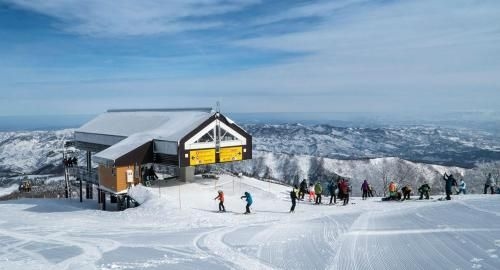 โนซาวะ เซ็นทรัล อพาร์ตเมนต์ (Nozawa Central Apartments)0