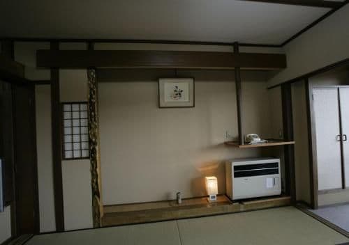Deluxe Japanese-Style Room with Shared Bathroom