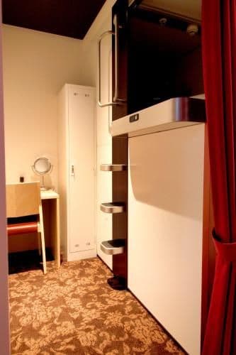 Superior Capsule Room for Female