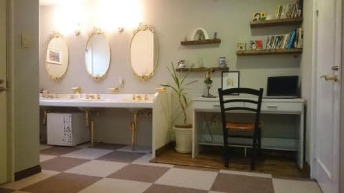 Twin Room with Extra Bed and Shared Bath and Toilet