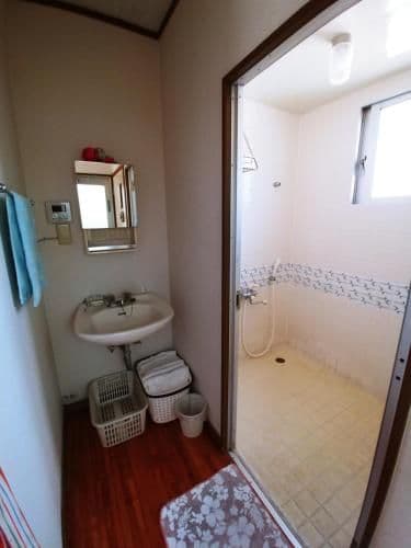 Cottage (8 Adults)