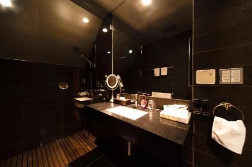 Phoenix One - Four Bedroom Chalet (10 Adults)