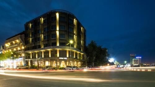 Almond Hotel Bassac River0