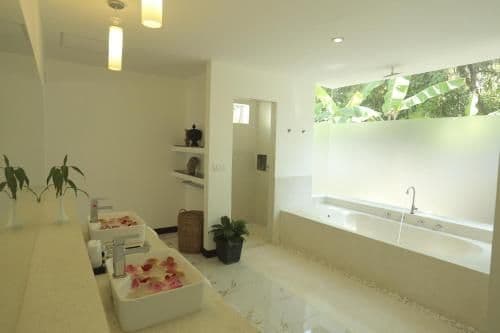 Deluxe Suite Pool View - Airport Round Trip Transfer