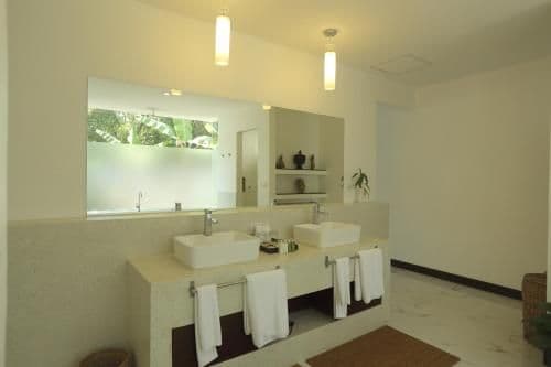 Deluxe Suite Pool View - Airport Round Trip Transfer