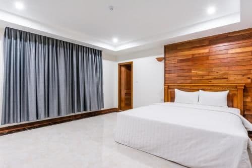 One-Bedroom Apartment with Balcony