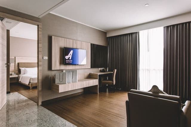 DOUBLE EXECUTIVE ONE BEDROOM