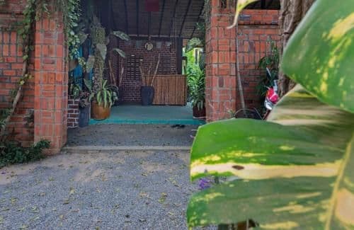 Bungalow with Garden View