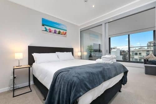 Modern CBD Apartment with Study! Great Location Modern CBD Apartment with Study! Great Location