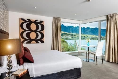 Three-Bedroom Apartment with Lake View