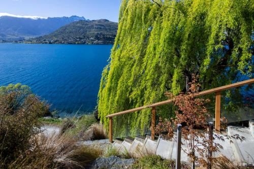 Kohanga Luxury Lakeside Villa by Amazing Accom (Kohanga Luxury Lakeside Villa by Touch of Spice)1