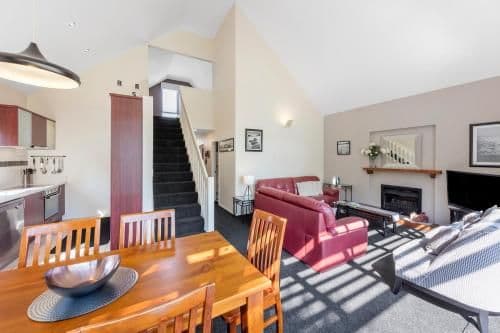 Executive Three Bedroom Chalet with Lake View
