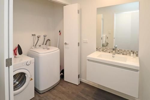 2 Brm Apartment 6 on Jones Crescent3