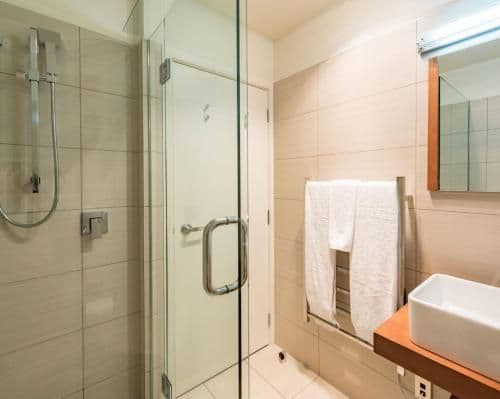 Deluxe One-Bedroom Apartment - Beachfront