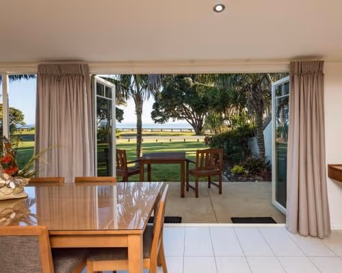 Deluxe Suite - Beachfront