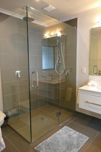 Luxury Ludemann Lodge2