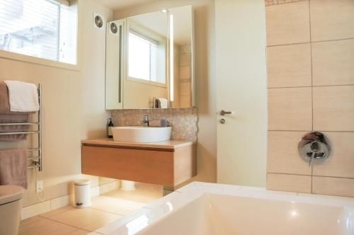 LUXURY ON LIARDET (Luxury on Liardet)3