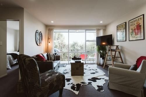 THE LOFT NO3 - CONVENIENT IN STRANDON (The Loft no3 - Convenient in Strandon)3