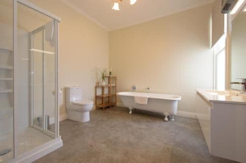 Queen Studio Apartment