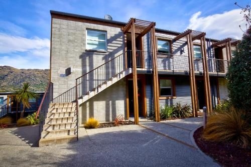 Lakefront Marina Apartment4