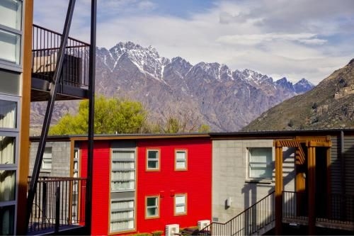 Lakefront Marina Apartment2