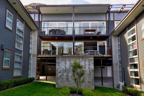 Lakefront Marina Apartment1