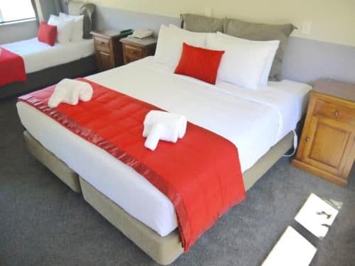 One-Bedroom Apartment with Kitchen and Spa Bath