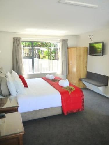 One-Bedroom Apartment with Kitchen and Spa Bath