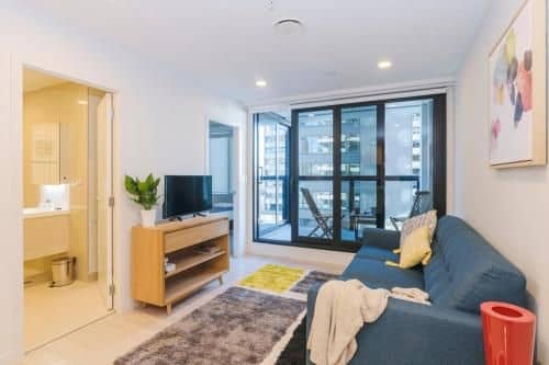 SKY TOWER just NEXT DOOR , Modern Cosy & Stylish SKY TOWER just NEXT DOOR , Modern Cosy & Stylish