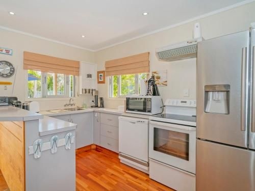 Oysters Retreat - Cooks Beach Holiday Home3