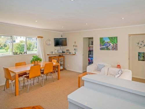 Oysters Retreat - Cooks Beach Holiday Home1
