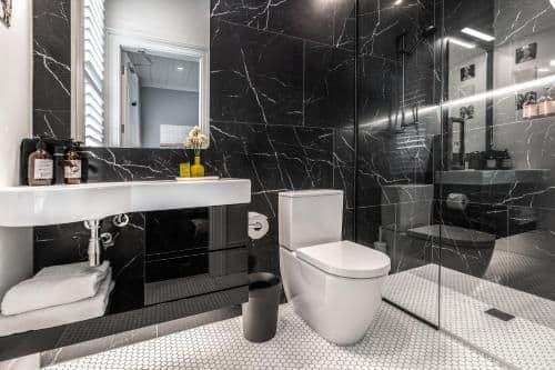 Deluxe Queen Suite