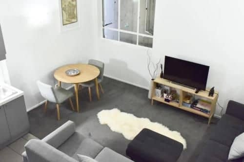 Stylish Queen Street Loft-Style Apartment Stylish Queen Street Loft-Style Apartment