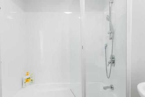 Gorgeous 3 Bedroom Townhouse with Car Park2