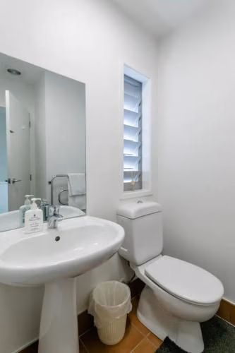 Gorgeous 3 Bedroom Townhouse with Car Park3