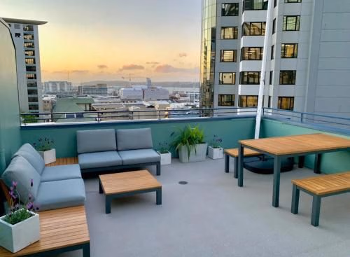 2 Bedroom Penthouse Apartment with Harbour Views2