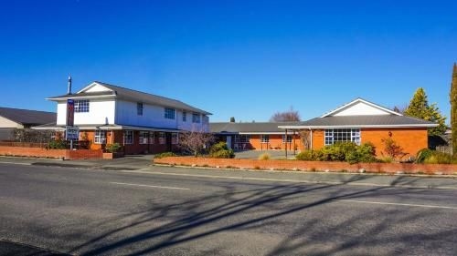 Colonial Motel0