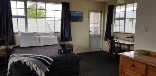 Colonial Motel2