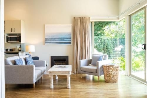 Te Awanga Cottages0